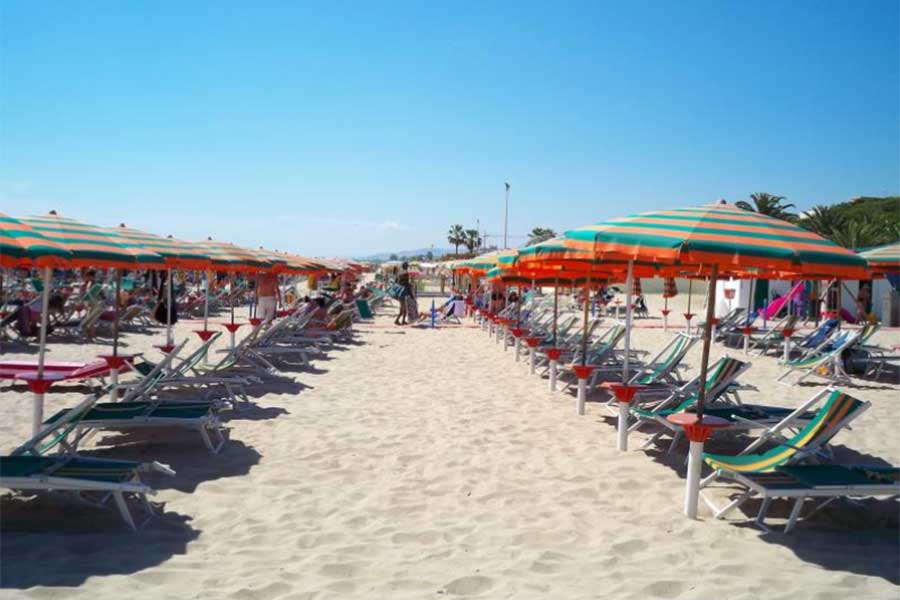 Umbrellas and sun loungers on Tortoreto beach